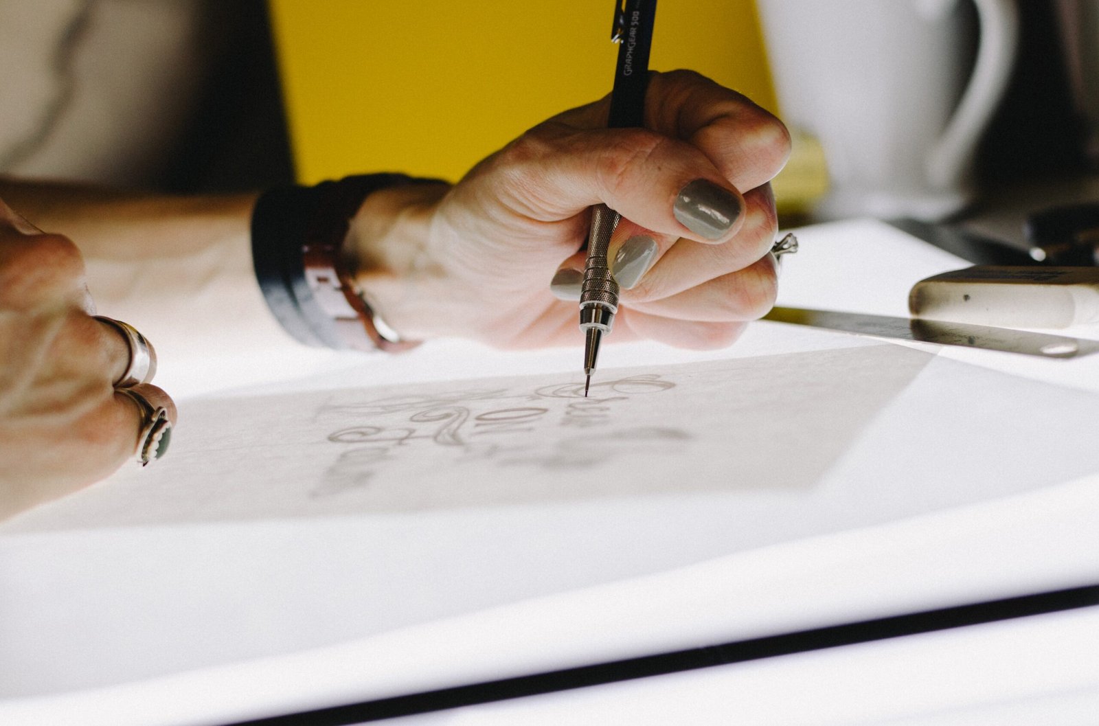 Things to Consider Before Hiring a Freelance Logo Designer